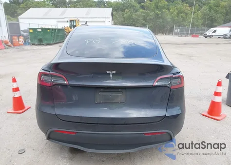 2025 Tesla Model Y Long Range Dual Motor All-Wheel Drive z USA, uszkodzony, nr VIN 7SAYGDED4SF257882
